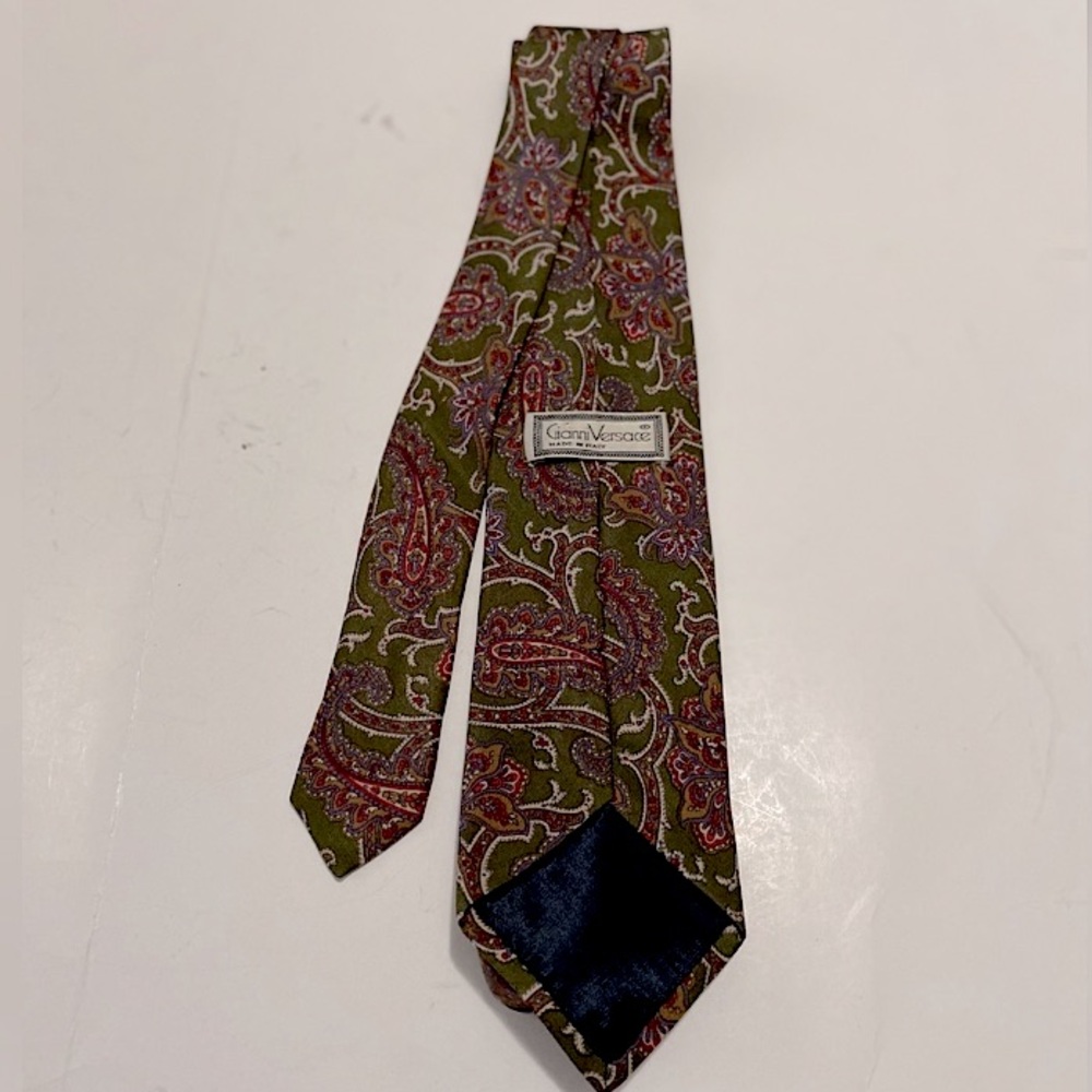 GIANNI Versace Italian Made 💯 Silk Paisley Tie
